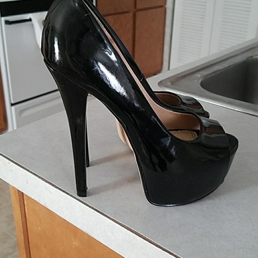 Black platform pumps!